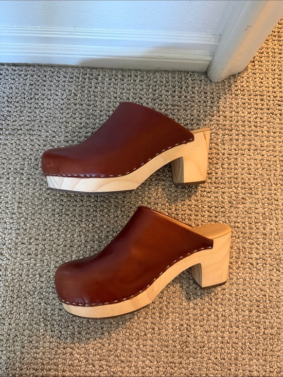 Nisolo Shoes - Nicole Women’s Brown Leather Clogs with Wooden Heel Size 8